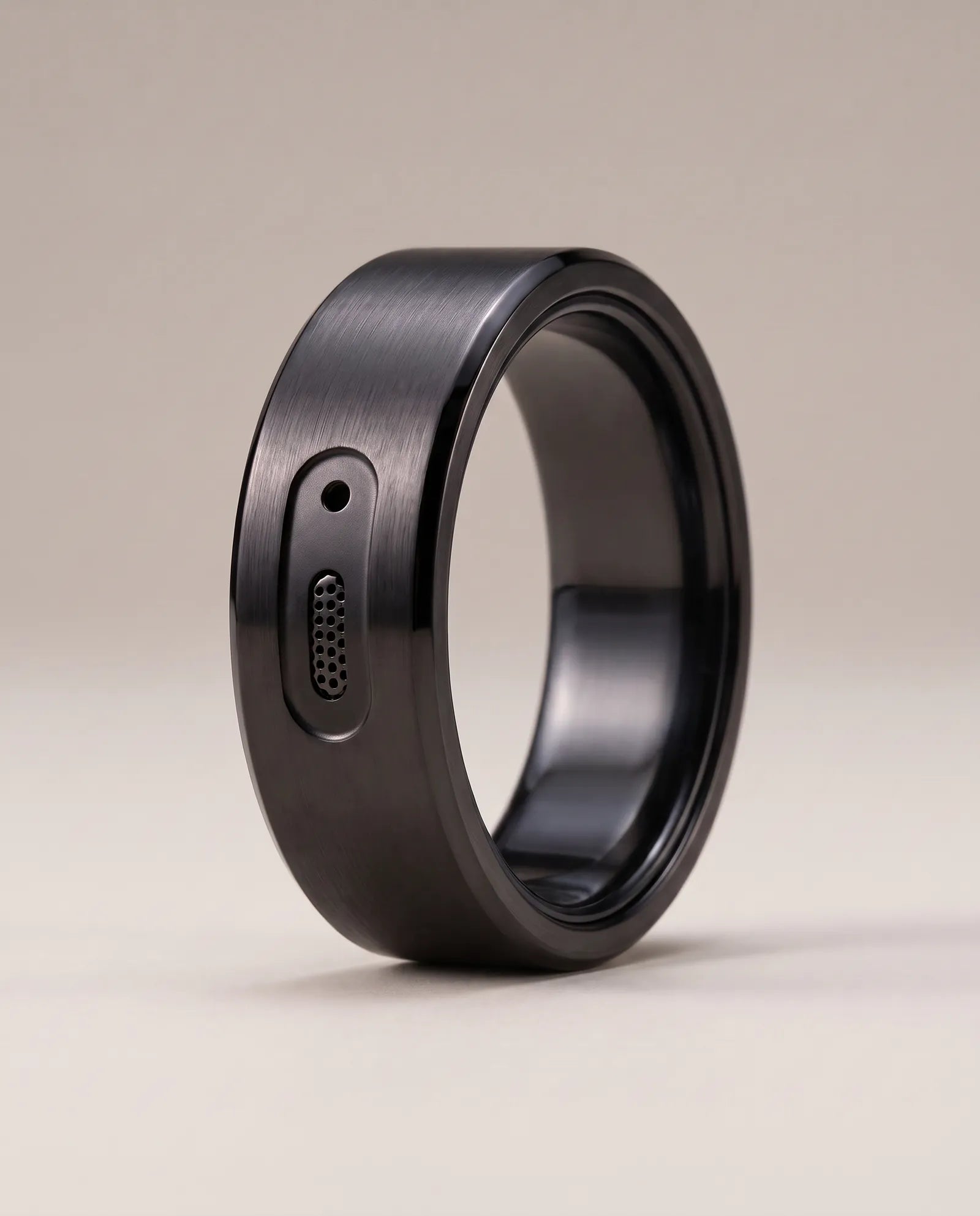 Revaudo AI Ring in black, view 2